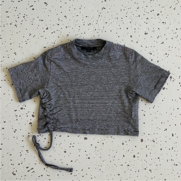 💘 ALL SAINTS - BLACK & WHITE BENNO LIN STRIPE CROPPED CINCH TEE SHIRT - Picture 1 of 5